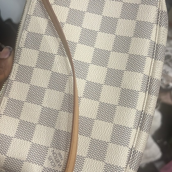 LOUIS‎ VUITTON WHITE DAMIER AZUR POCHETTE - Picture 12 of 14